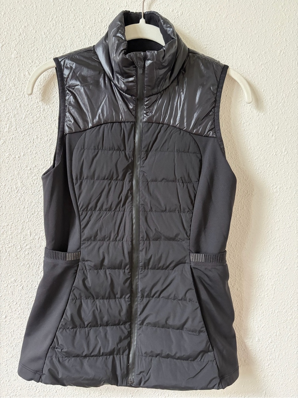Lululemon Down for It All Vest Shine Black Size 6 Run Outdoors Sporty Gorpcore